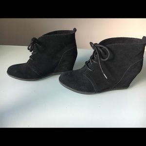 Minnetonka Suede Wedge Lace Bootie